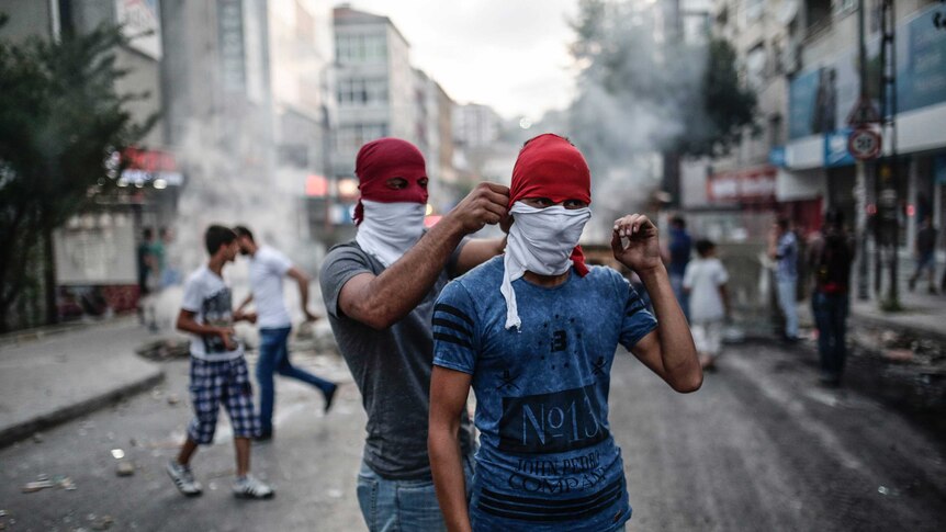 Left-wing Turkish protesters ready for demonstration