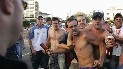 A crowd shows their anger towards police officers during unrest at Cronulla beach (Getty Images)