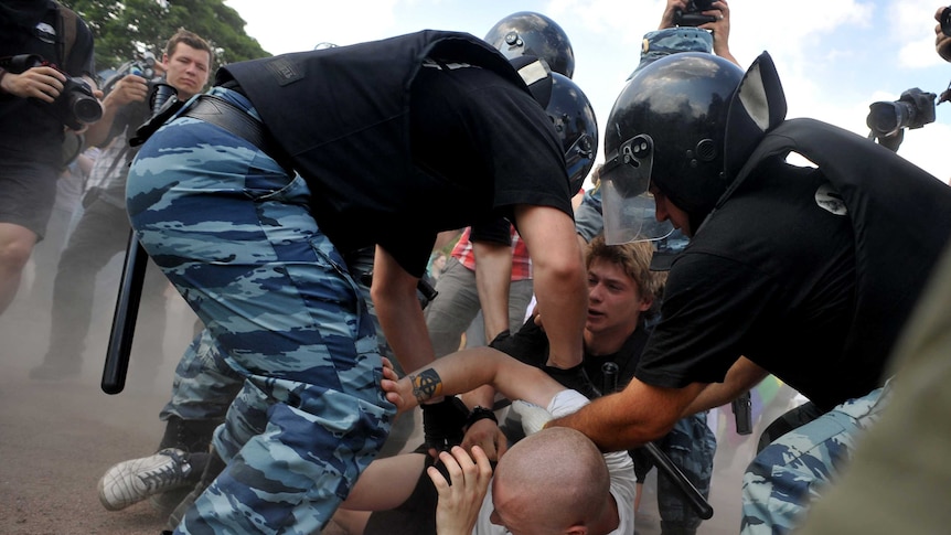 Russian police arrest gay rights protesters