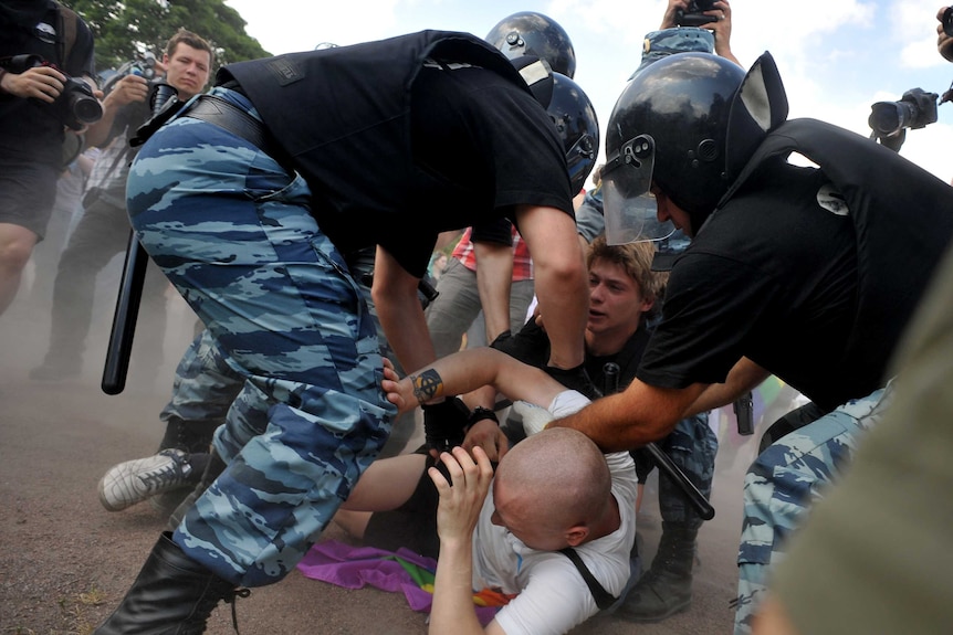 Russian police arrest gay rights protesters