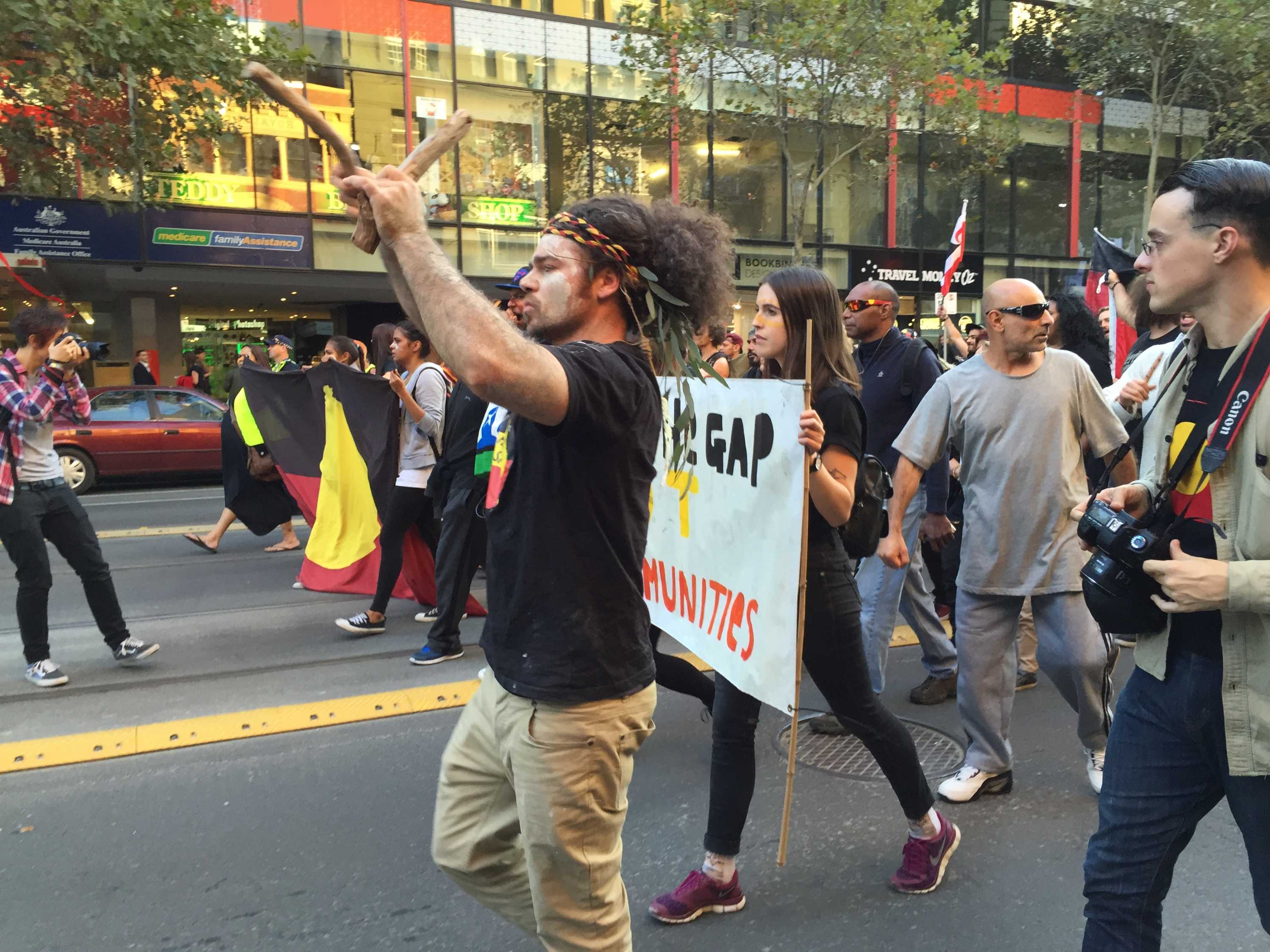 Thousands gather in Melbourne's CBD to protest against proposed WA
