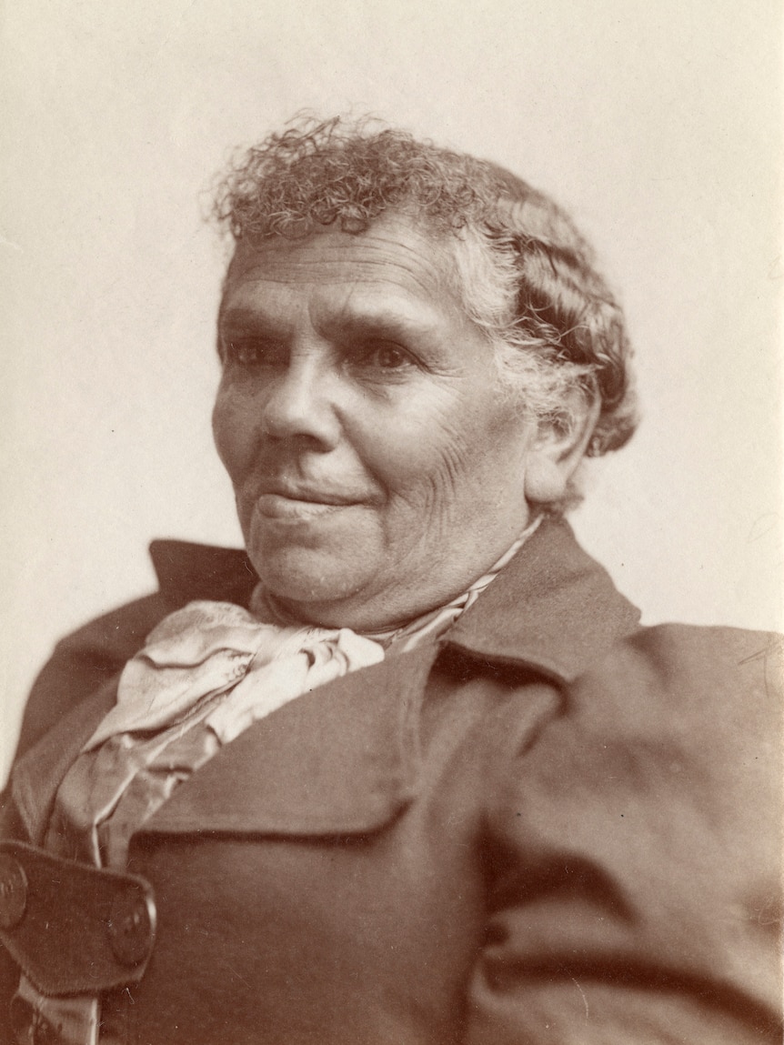 A sepia-coloured portrait photo of Fanny in middle age.