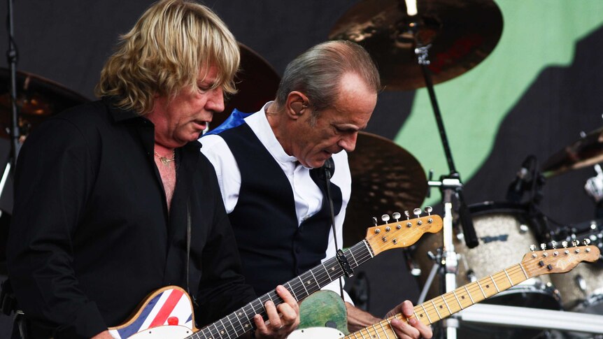 Status Quo guitarist Rick Parfitt has died in a hospital in Spain, aged 68.