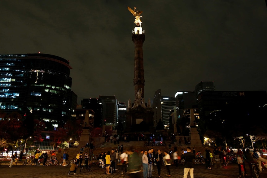 Angel de la Independencia monument during Earth Hour