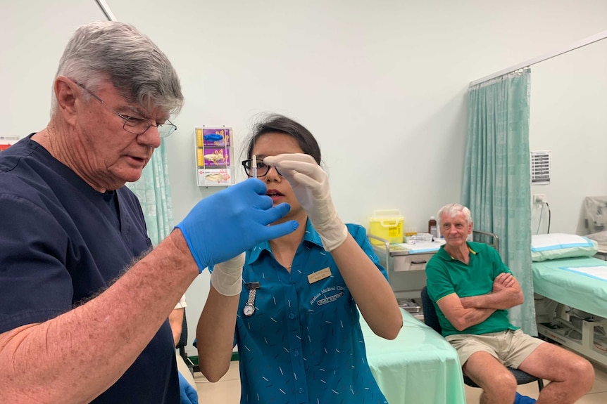 Male and female medicos with a vaccine.