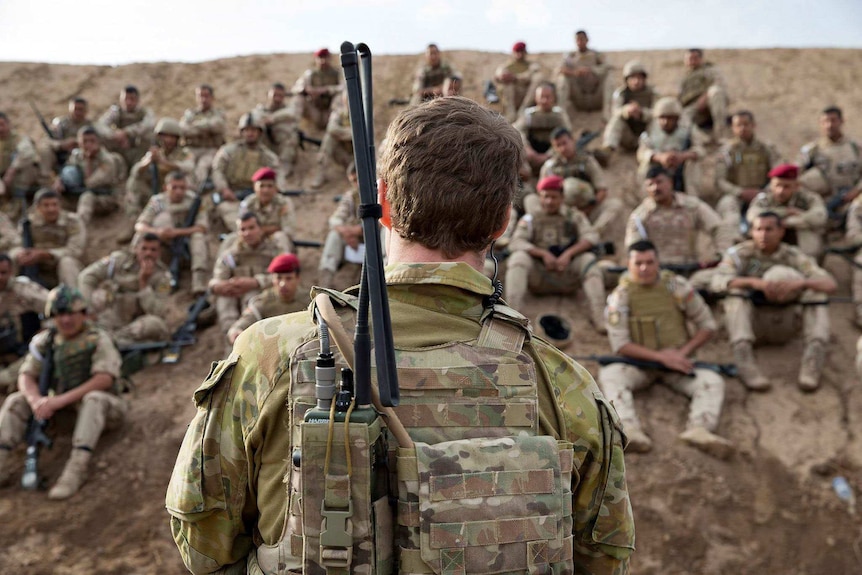 Australian soldier instructs Iraqi troops