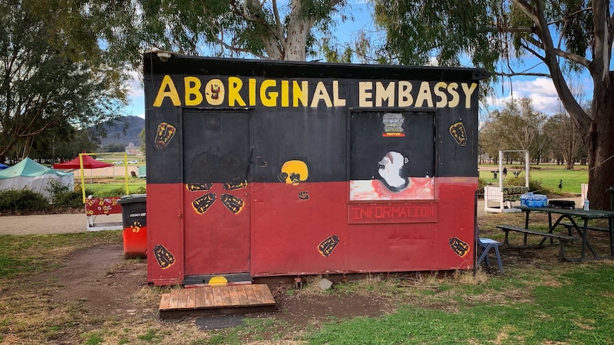A permanent structure painted in the colours of the Aboriginal flag.