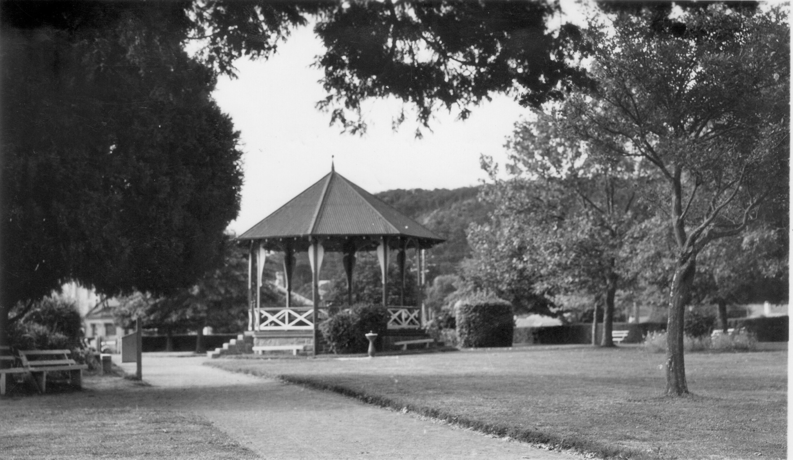 A black and white photo of Corbett Gardens taken in 1920.