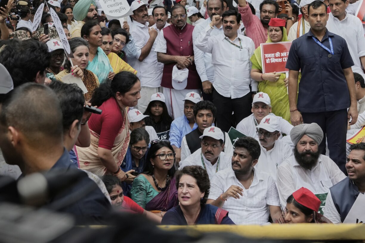A crowd of protesters in India