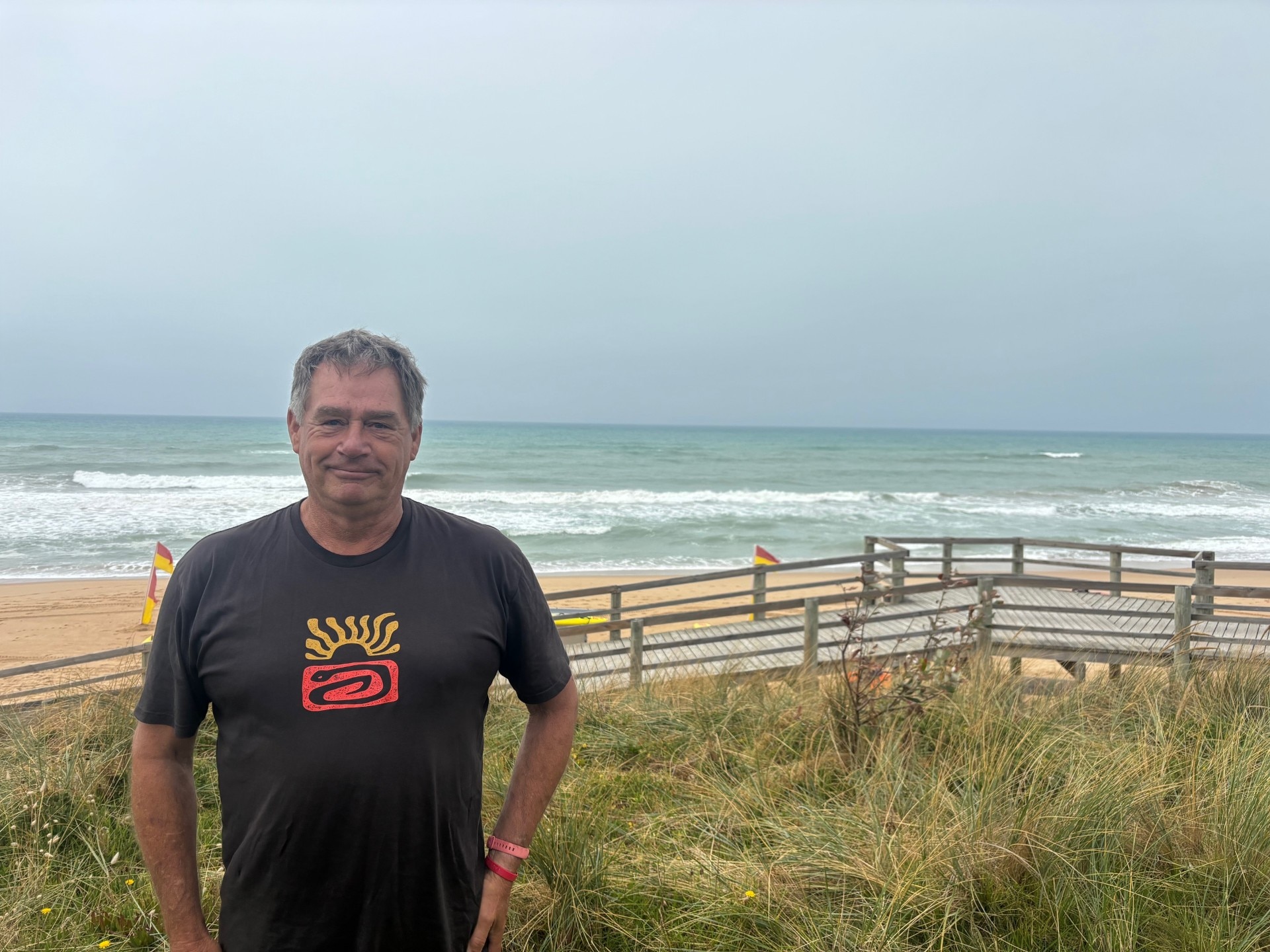 Victorian beach community battles global company's offshore turbines