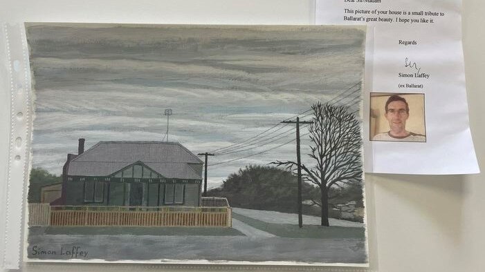 Artist surprises 'hundreds' of Ballarat residents with custom paintings of  their homes - ABC News