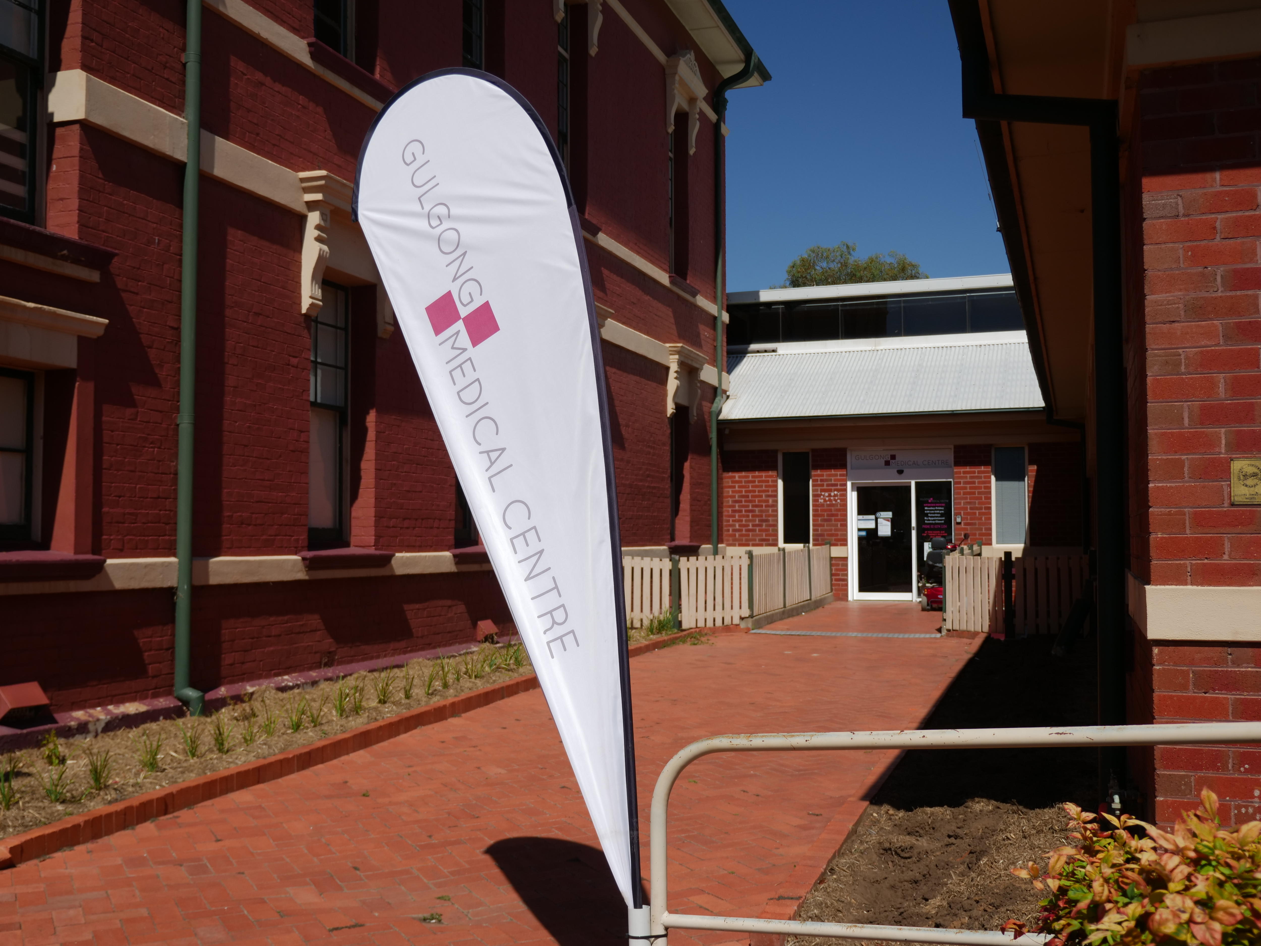 A placa na entrada do Centro Médico Gulgong.