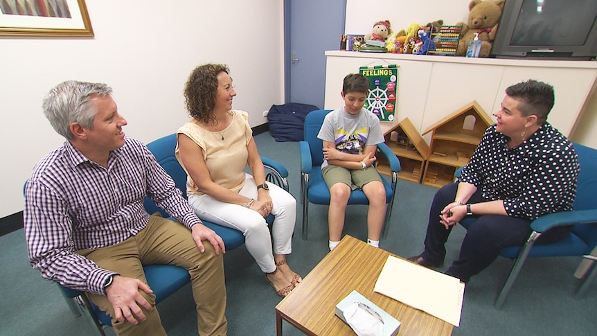(L-R) Parents Jane Russo and Justin Purdie sit in a session with Olivia and adolescent psychiatrist Dr Georgie Swift.