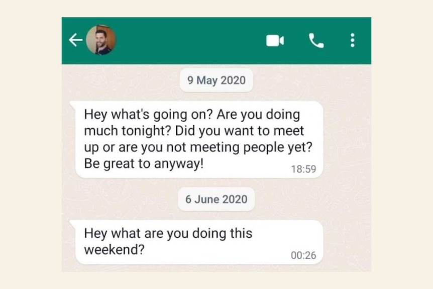 A text message from a man asking a woman he was chatting to over text to meet up. 