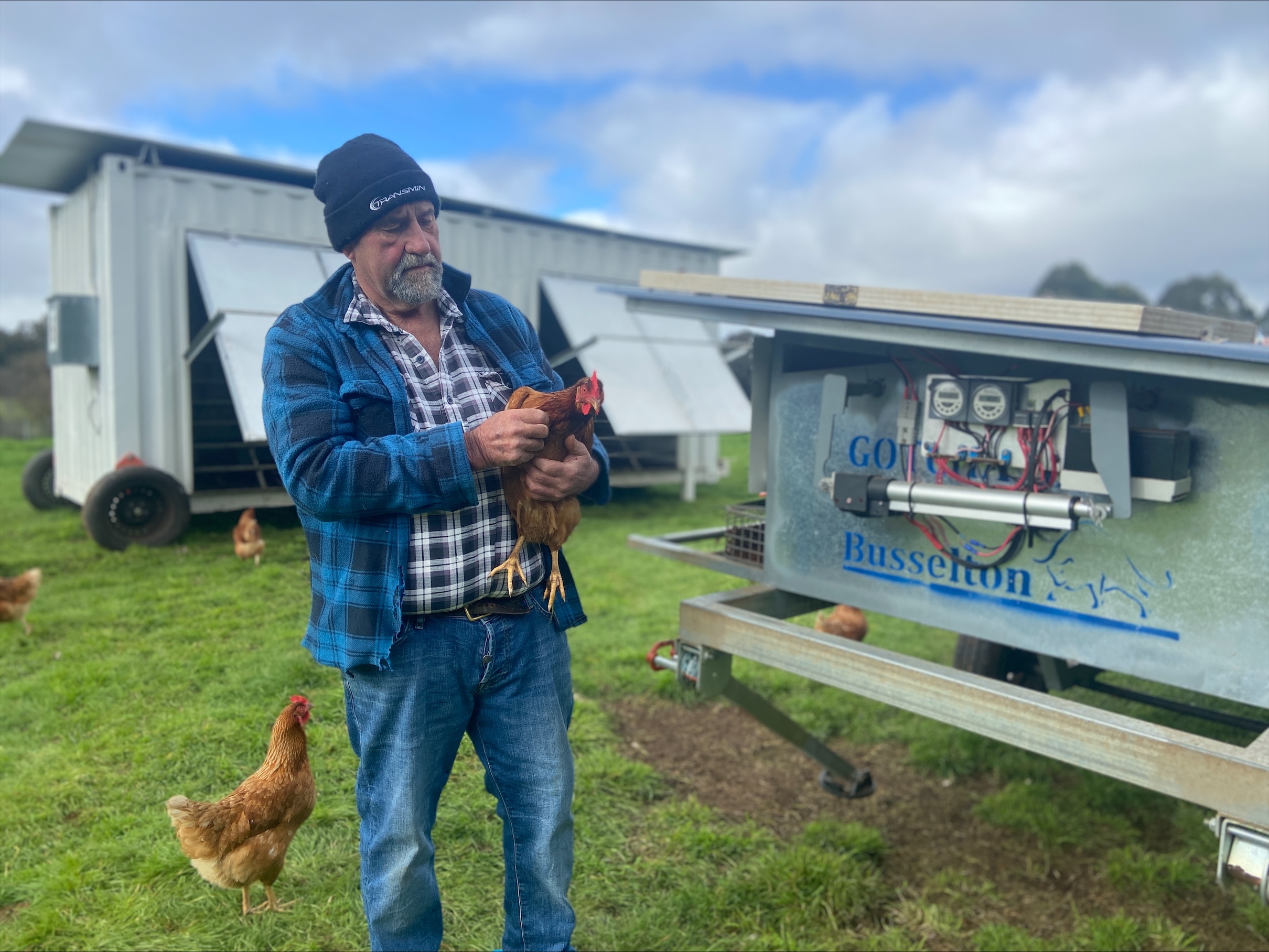Nervous wait for farmers as bird flu investigation expands (australia) — ABC News – Top stories