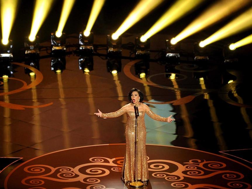 Shirley Bassey sings at the Oscars.