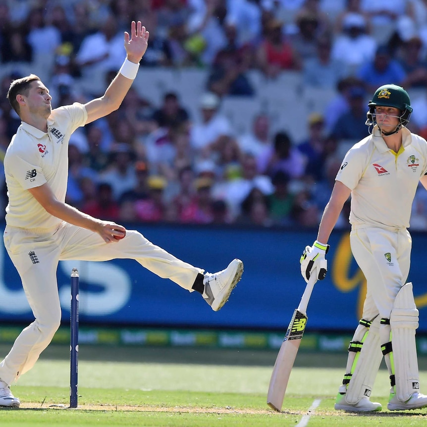 Australia's Steve Smith (R), watches England's Chris Woakes (L) bowl at MCG on December 26, 2017.