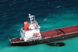 Oil leaks from the Chinese coal carrier, Shen Neng One