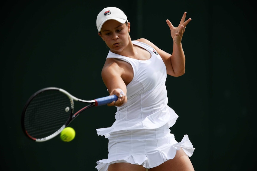 Ashleigh Barty plays a forehand during her loss to Elina Svitolina.