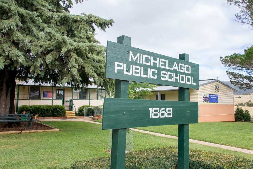 Michelago Public School sign