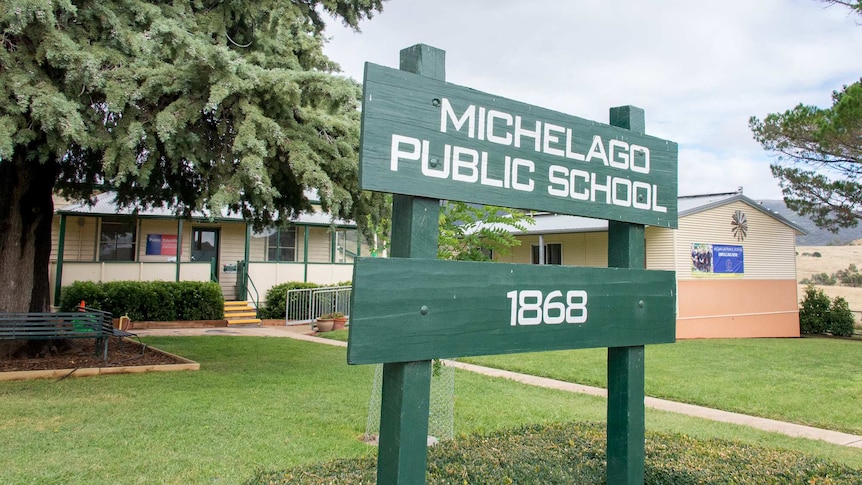 Michelago Public School sign