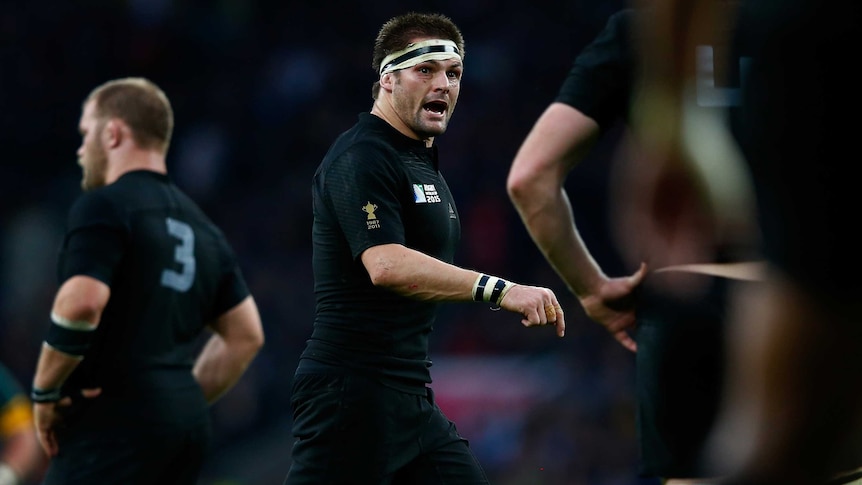 Richie McCaw gives commands