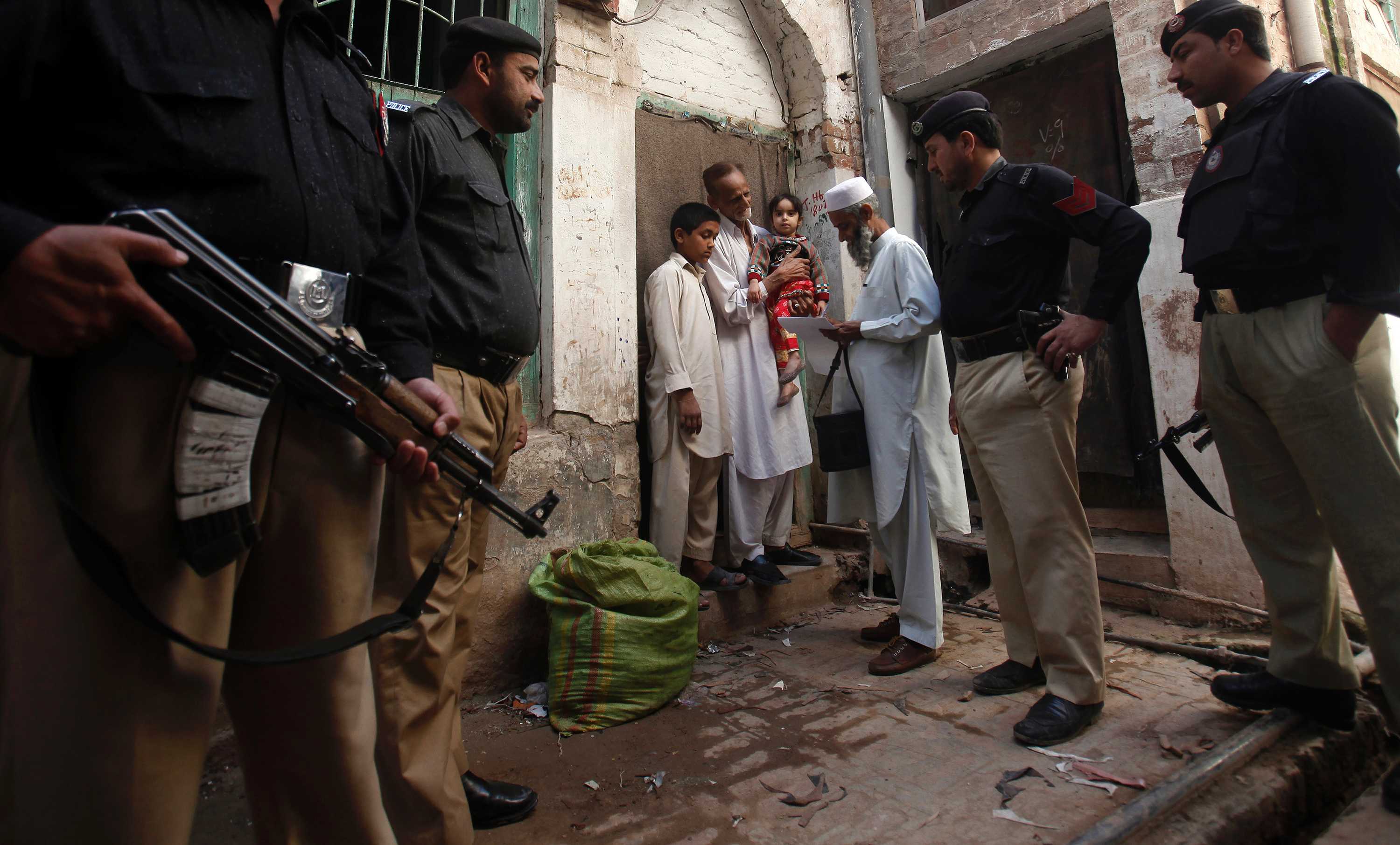 Pakistan Police Arrest Parents For Refusing Polio Vaccine Amid Fresh ...