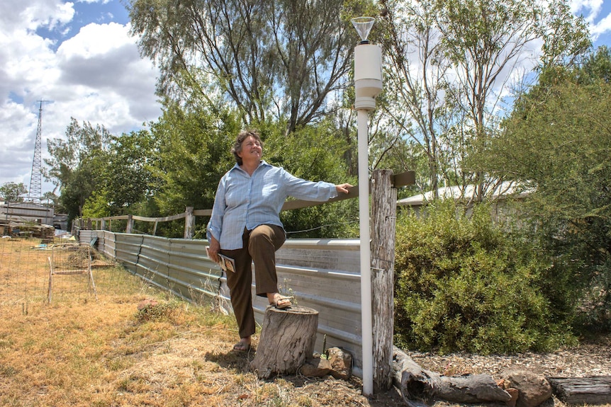 Coal dust monitor in Jondaryan is viewed by Glennis Hammond