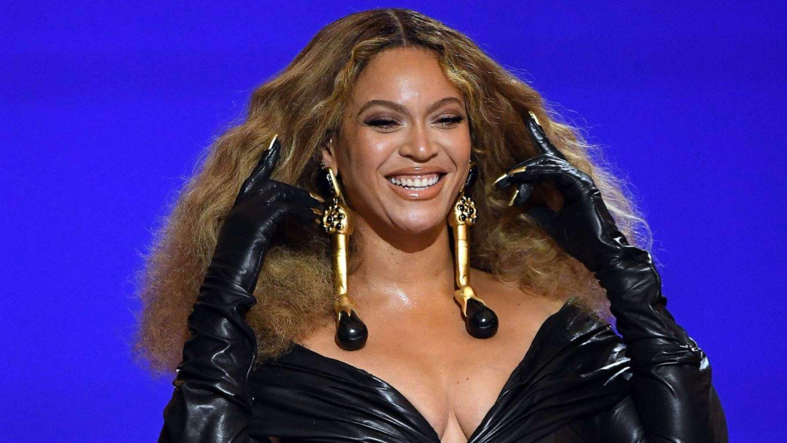 #218: Beyoncé, Logies, Messy Millennial Women - ABC listen