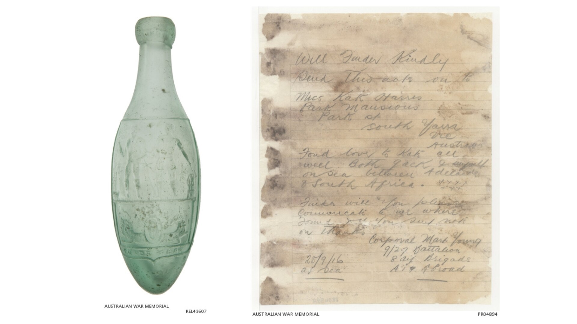 Uma velha garrafa de refrigerante em forma de lágrima e uma velha carta manuscrita danificada