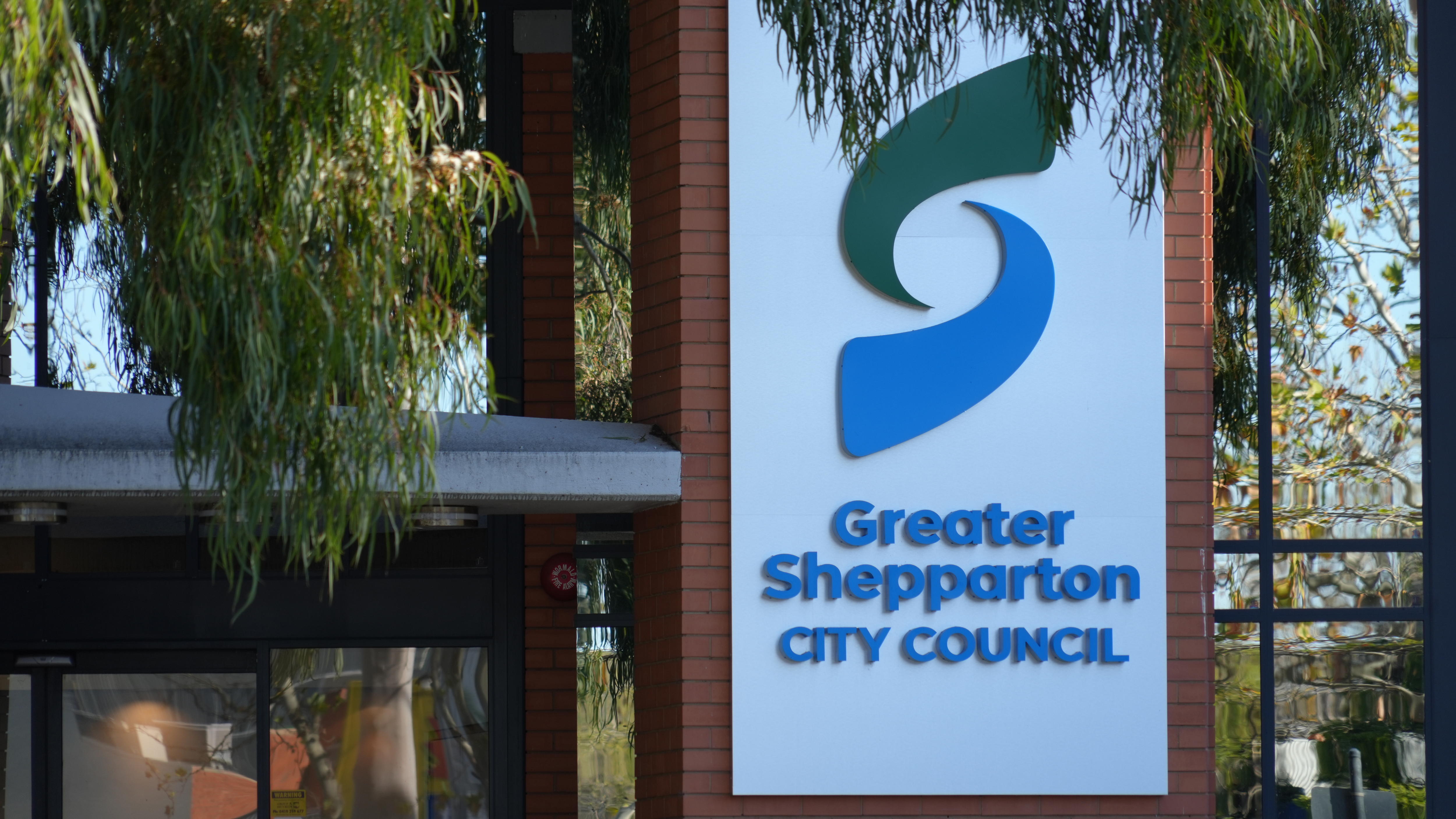 Seven arrested as police probe alleged fraud involving regional council