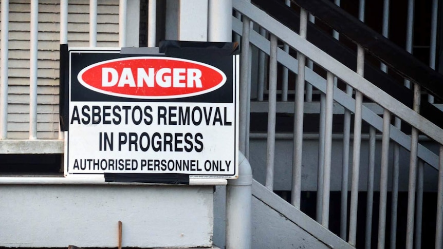 A sign saying: danger - asbestos removal in progress