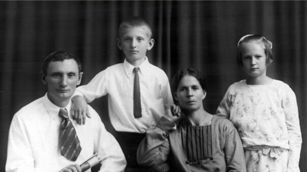 Prokhorov family portrait in 1925