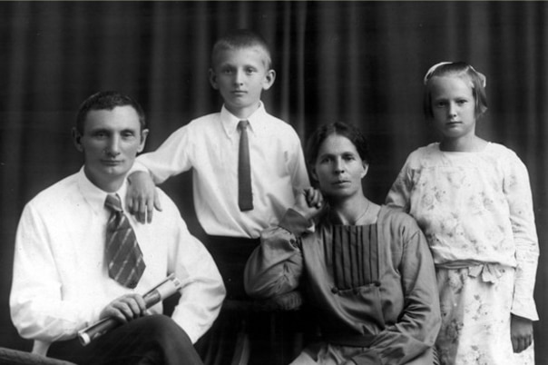 Prokhorov family portrait in 1925