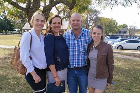 Dolly Everett with her sister Meg and parents Kate and Tick.