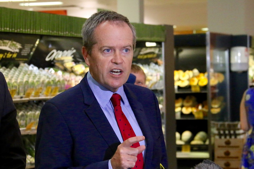 Bill Shorten at Queanbeyan Woolworths talking about the GST.