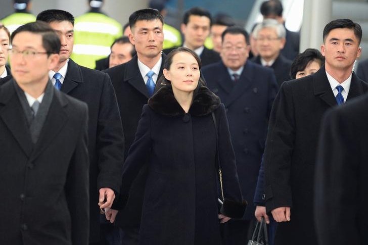 Kim Yo-jong walking through an airport surrounded by bodyguards