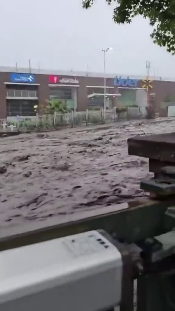 San Carlos de Apoquindo flooded by mudslides - ABC News
