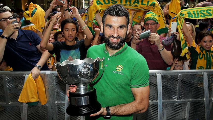 Jedinak celebrates with Asian Cup at fan parade