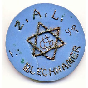 The blue badge was made by Marysia Rosenzweig as a gift, while working in Blechhammer in 1942.