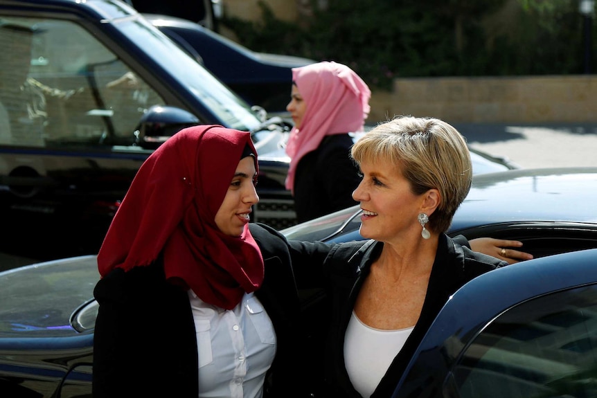 Julie Bishop welcomed by Palestinian woman