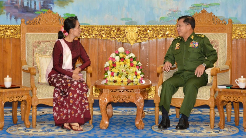 Aung San Suu Kyi and military chief Min Aung Hlaing meet to discuss transition