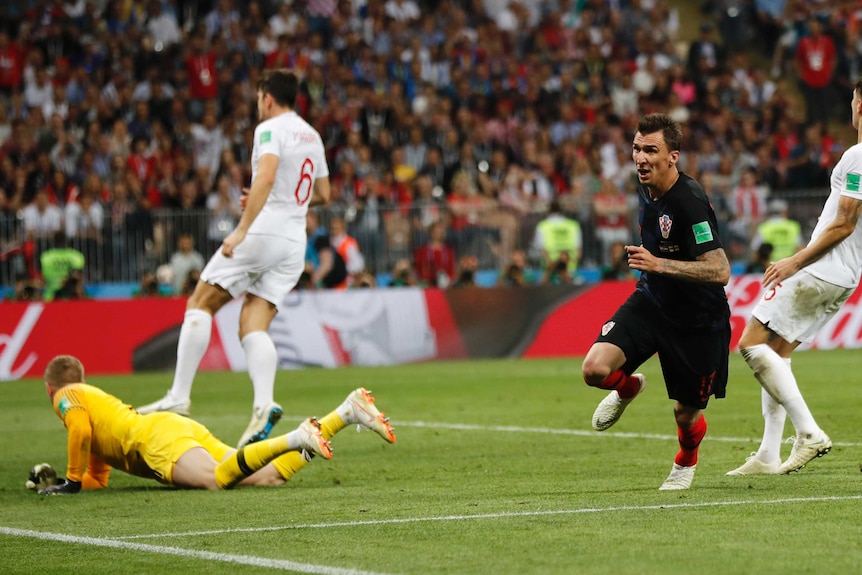 Mario Mandzukic celebrates goal against England