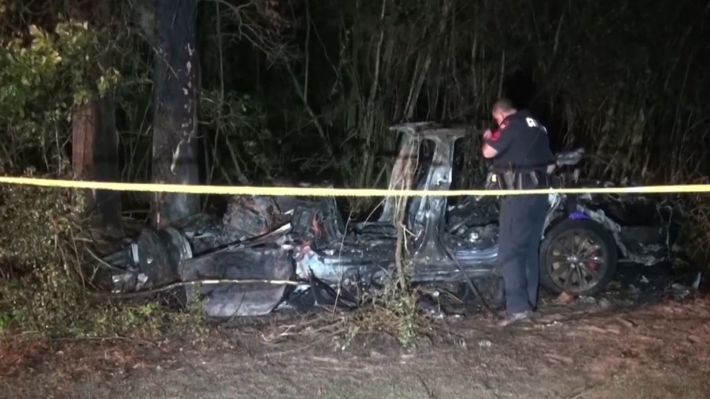Tesla Driverless Car Crashes Into Tree And Bursts Into Flames In Texas Killing Two Abc News