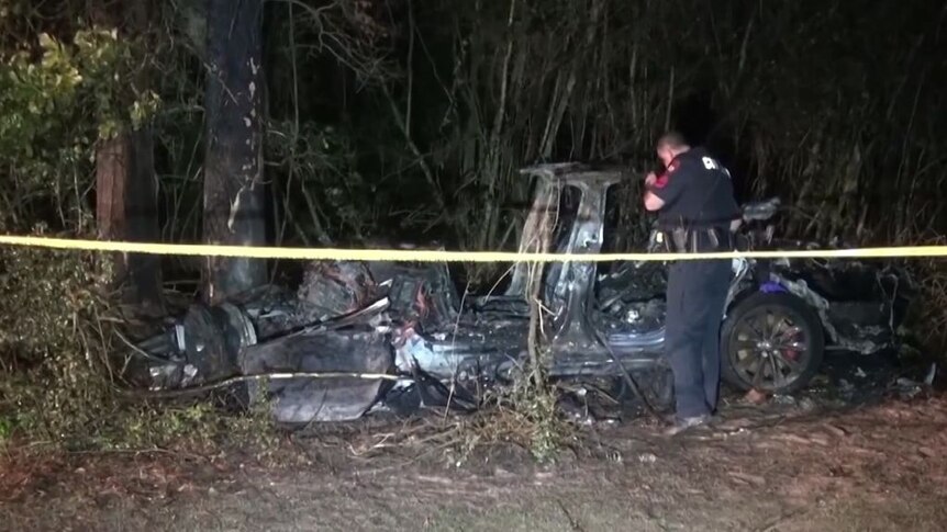Tesla Driverless Car Crashes Into Tree And Bursts Into Flames In Texas Killing Two Abc News