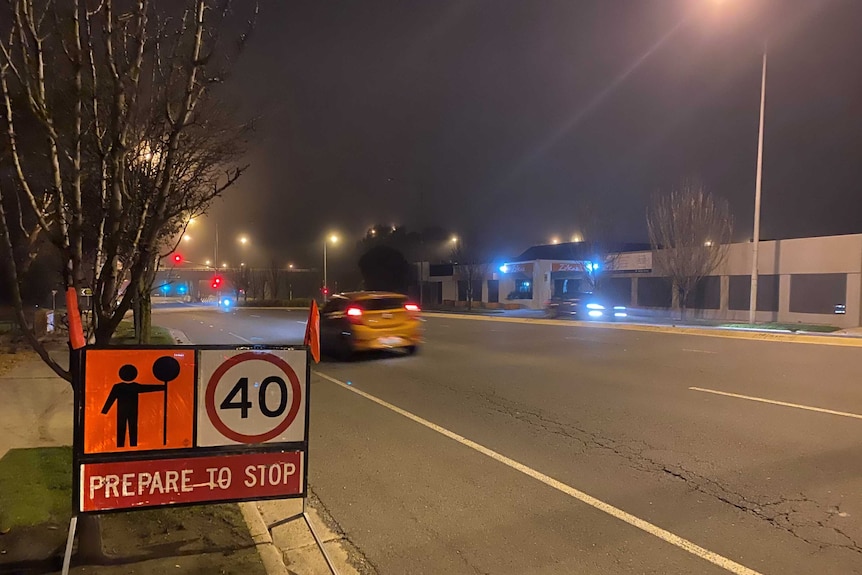 40km an hour sign at night