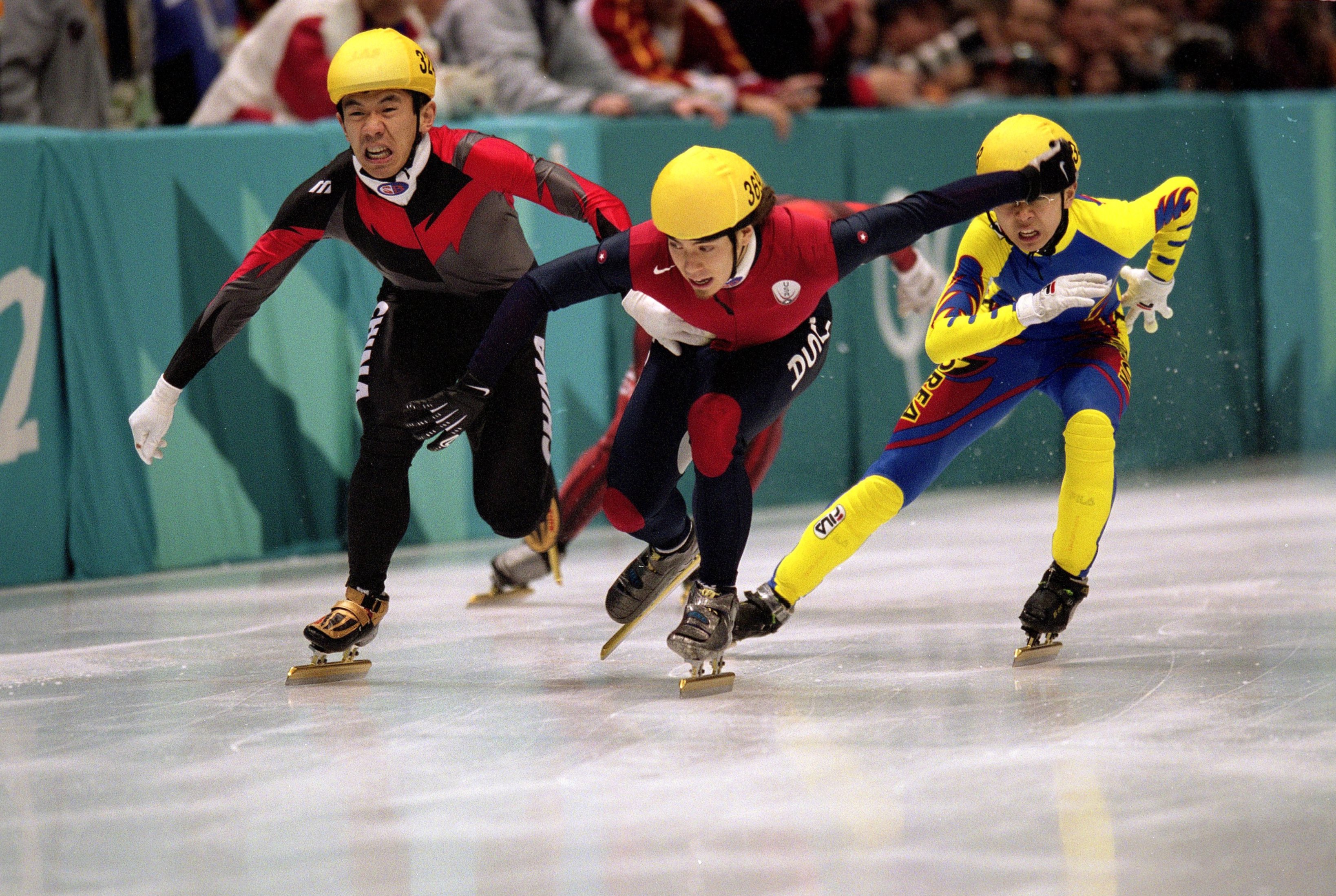 Apolo Anton Ohno se envolve com Li Jiajun