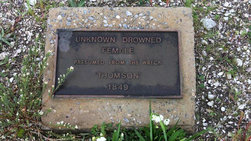 Memorial of an unknown woman drowned in an 1849 shipwreck
