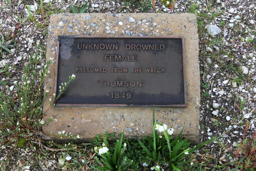 Memorial of an unknown woman drowned in an 1849 shipwreck