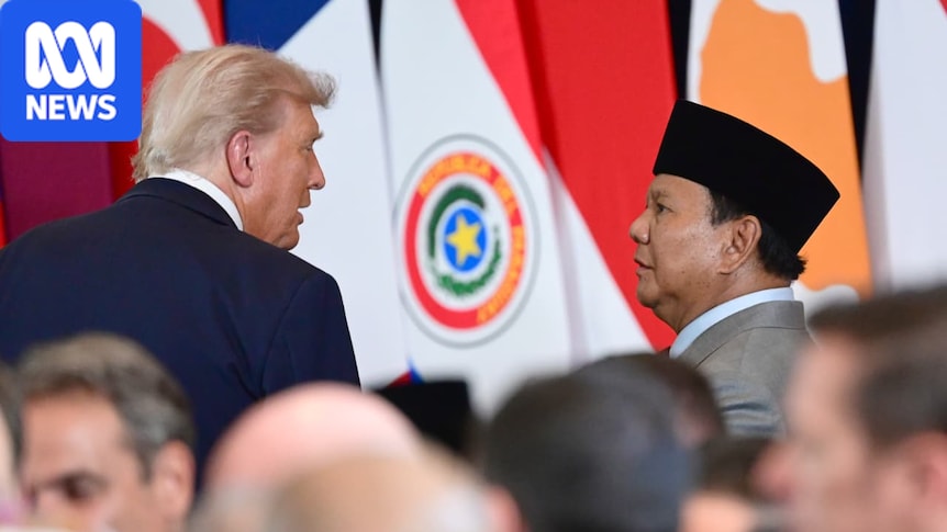 The presidents of Indonesia and the United States speak at an official event